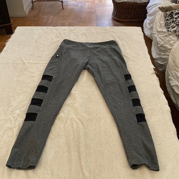 Gottex Studio great yoga pants with pocket and mesh sheer black squares on sides - Picture 2 of 13